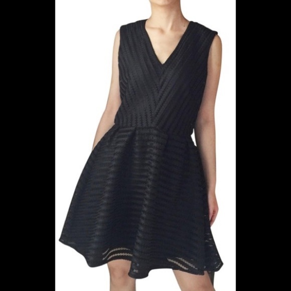 H&M Textured Vneck Sleeveless Eyelet Dress, Size 6 - Picture 1 of 8